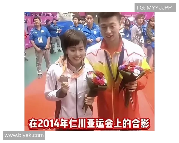 足球明星半脸合照展现独特魅力与风采引发球迷热议与期待