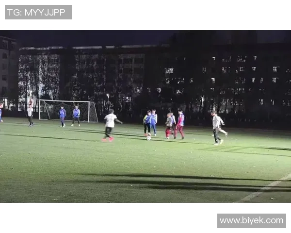 足球明星激情对决直播现场盛况空前球迷热情高涨尽享精彩瞬间 足球明星激情对决直播现场盛况空前球迷热情高涨尽享精彩瞬间